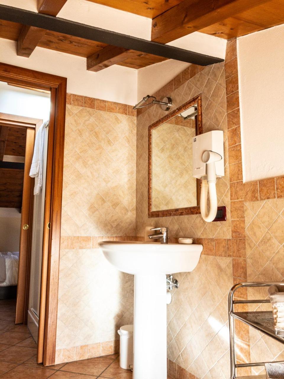 Gasthof Le Finestre Su Borghetto 2*